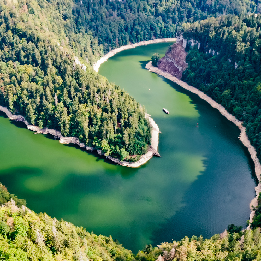 photo aérienne des bassins du Doubs